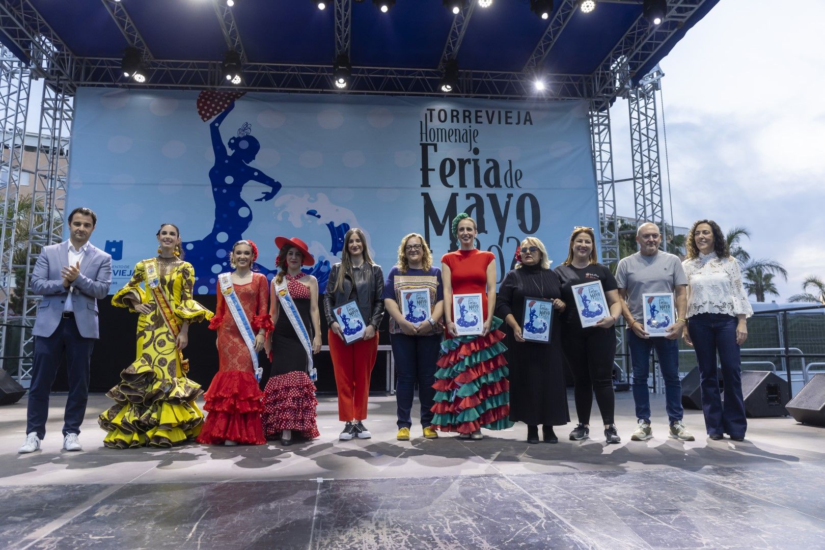 Así ha arrancado una nueva edición de la "mini-feria" de Mayo en Torrevieja