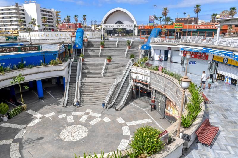 Estado de abandono de los centros comerciales y de ocio del Sur