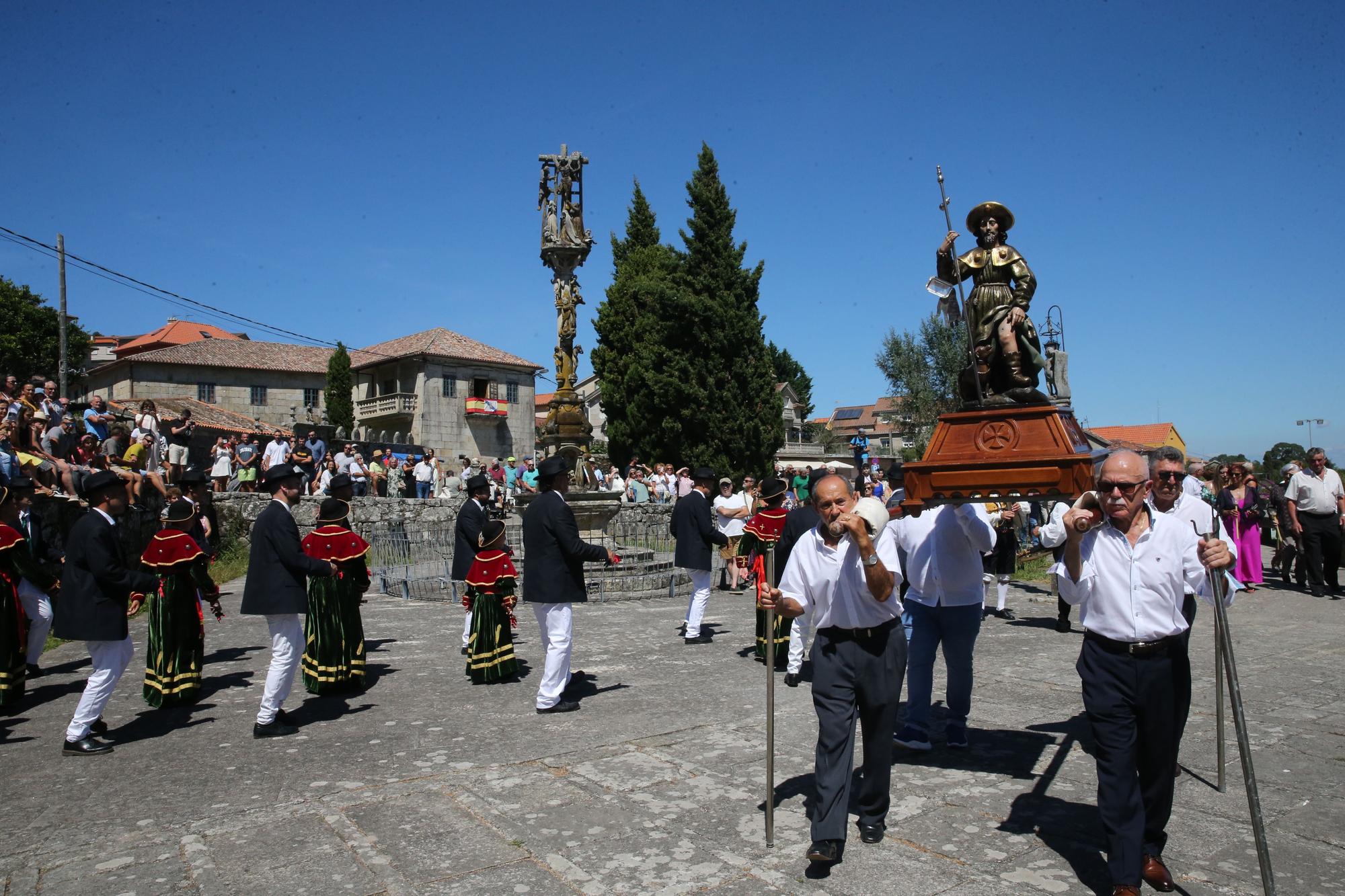 La procesión y la danza de San Roque de O Hío en imágenes (II)