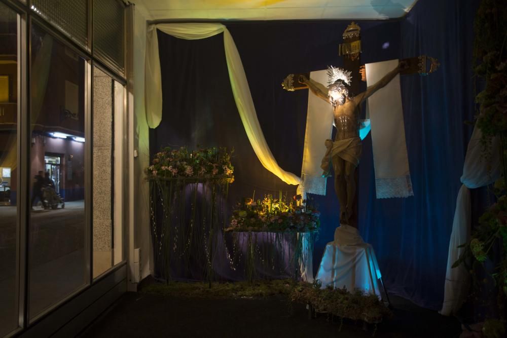 Procesión de la Real Hermandad de Jesús con la Cruz y Cristo Resucitado