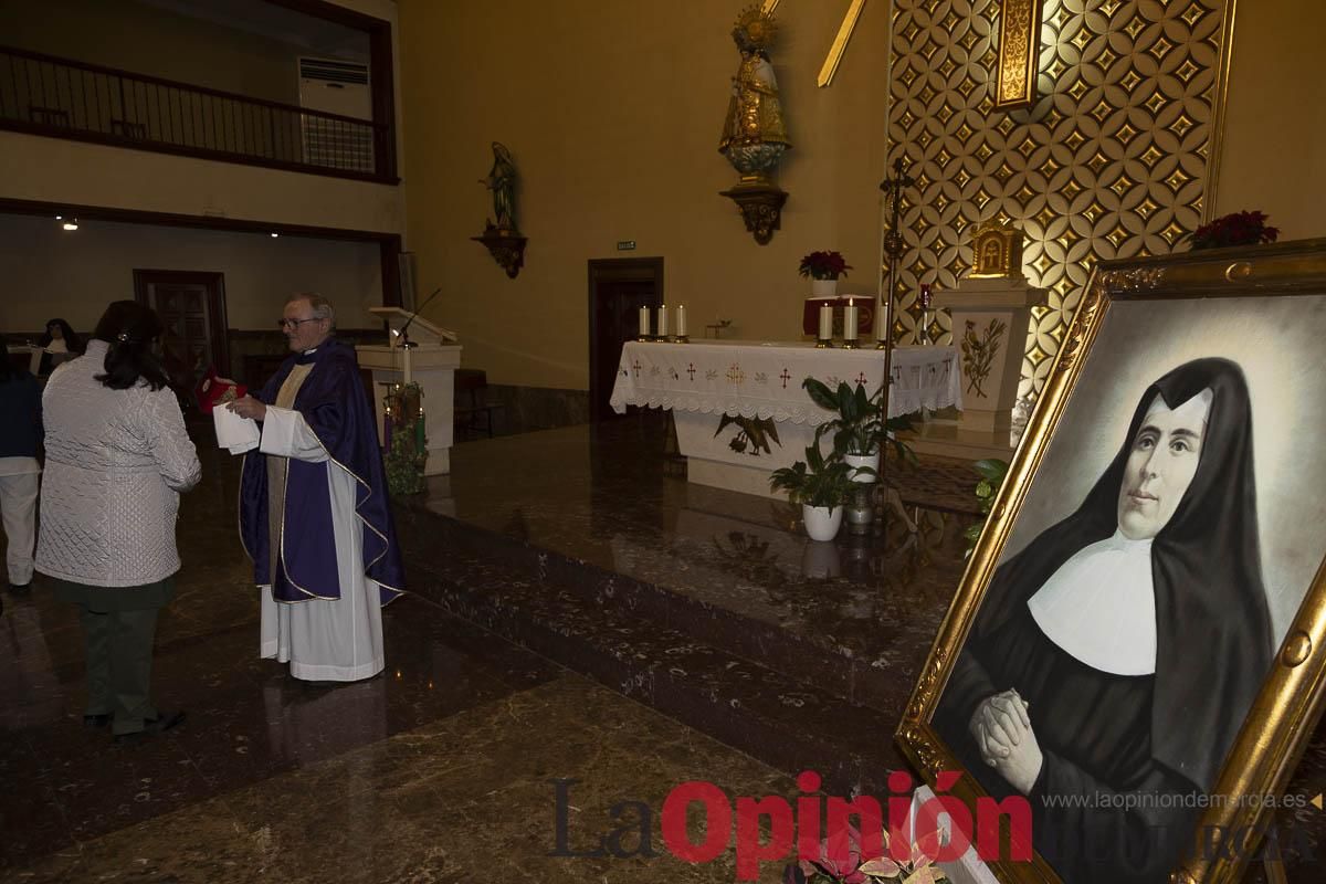Así ha sido el traslado del cuatro y la reliquia de Santa Teresa de Jornet desde el Asilo hasta la Parroquia de la Concepción en Caravaca
