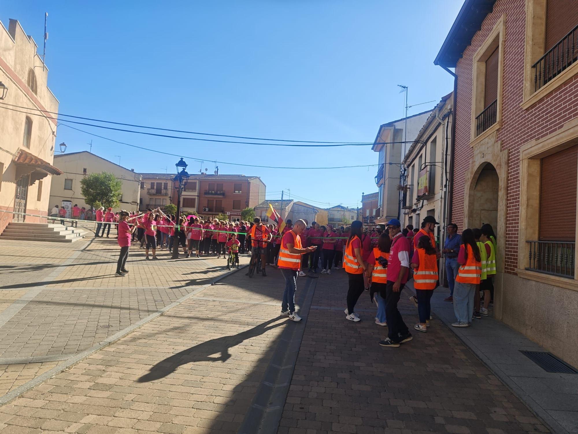 GALERÍA | La marcha de Fuentesaúco por el cáncer en imágenes