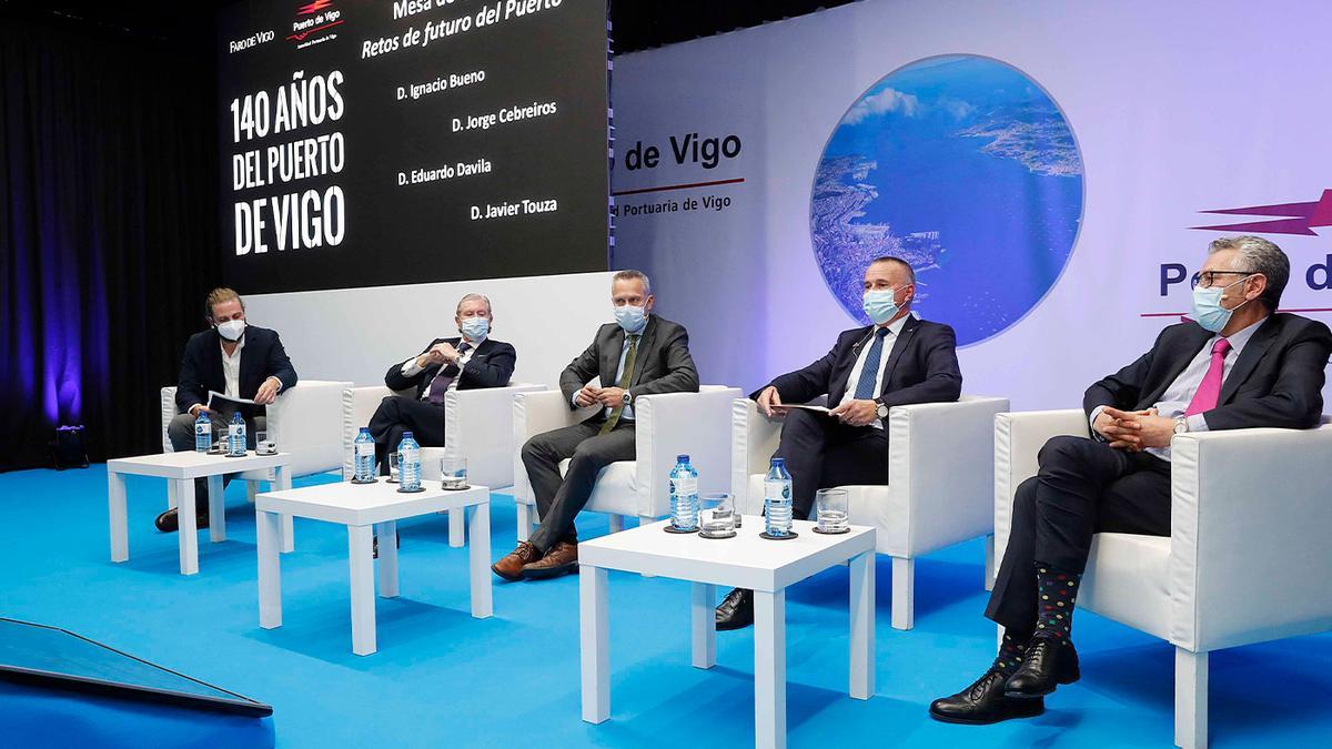 José Carneiro, Eduardo Davila, Ignacio Bueno, Jorge Cebreiros y Javier Touza, en el debate.