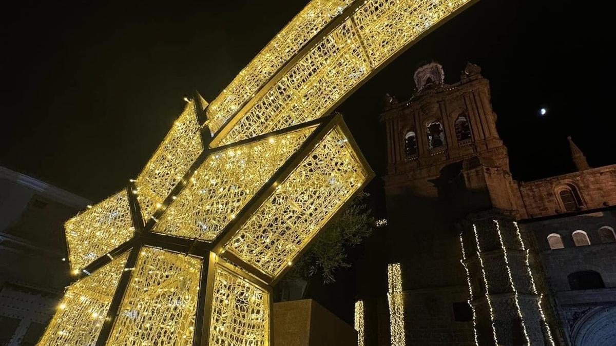 Iluminación navideña frente a la catedral, un año anterior.
