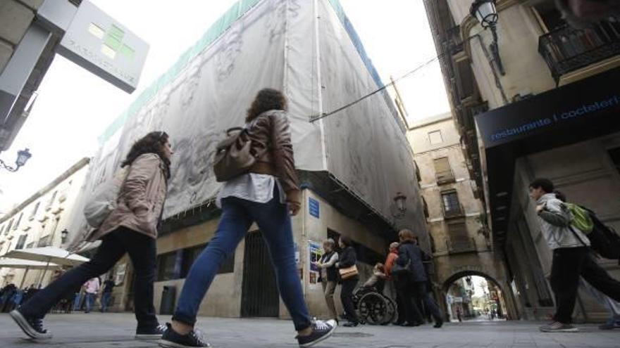 El tripartito saca a la venta un edificio en la calle Mayor para tener liquidez