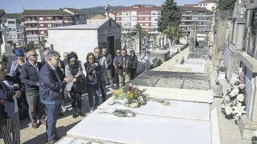 Parientes y amigos de Socorro Pérez, ayer. // C.Peteiro