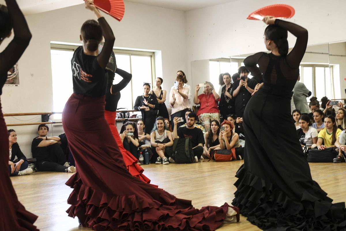 La danza se refugia en Alicante del terremoto de Turquía