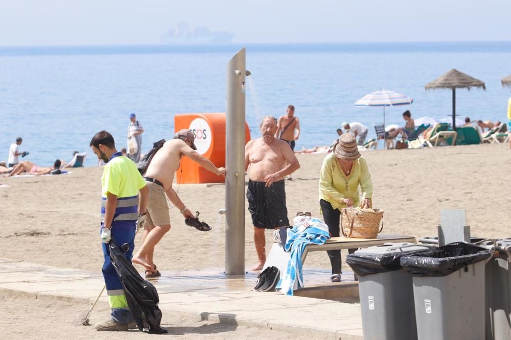 Así han quedado las playas de Málaga tras su limpieza por la Noche de San Juan.