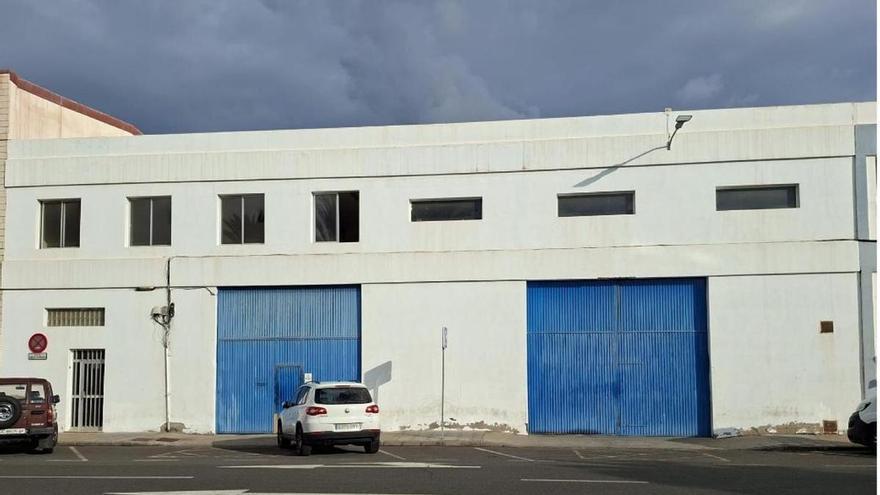 El Puerto de Las Palmas oferta la única nave que tiene libre y se queda sin suelo para crecer