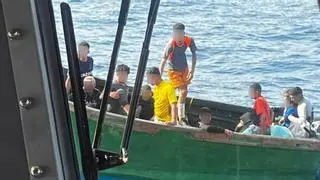Salvamento rescata a 14 magrebíes de una patera localizada al sur de Gran Canaria