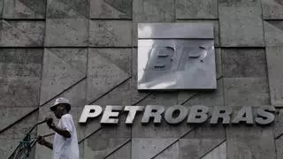 La firma brasileña Petrobras gana un 68,5% menos en el primer semestre