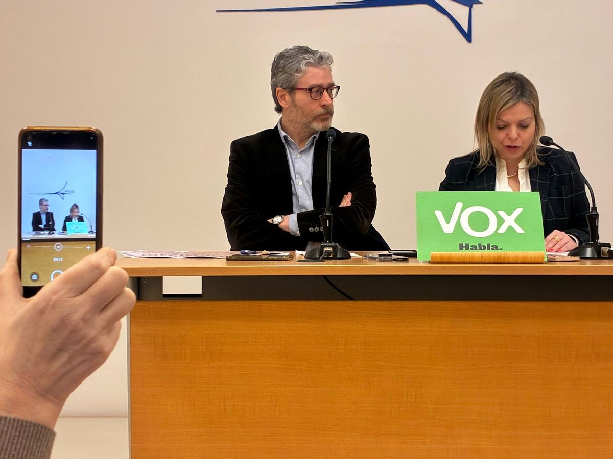 Jové y Riola, ayer, en la sala de prensa del Ayuntamiento.