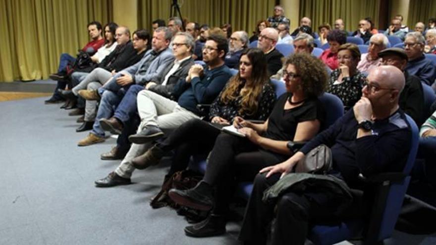 Asistentes a la primera mesa redonda.