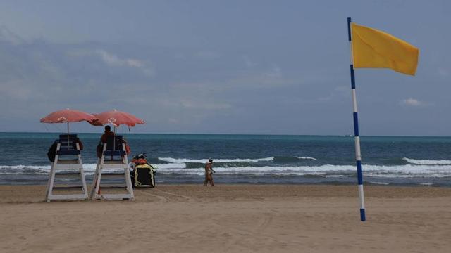 Gandia "cierra" su playa por el coronavirus