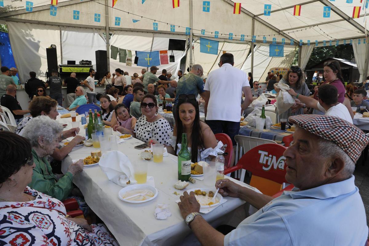 Comida popular en Villoria, Laviana, para celebrar a San Antonio: así está siendo la celebración