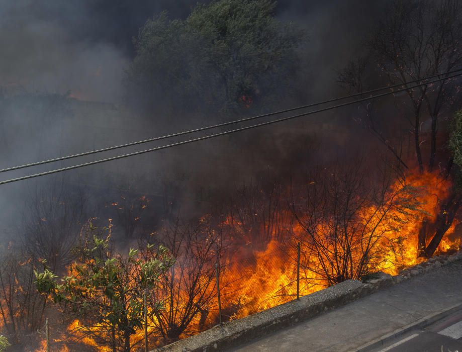 Incendio junto al cementerio de Castelló