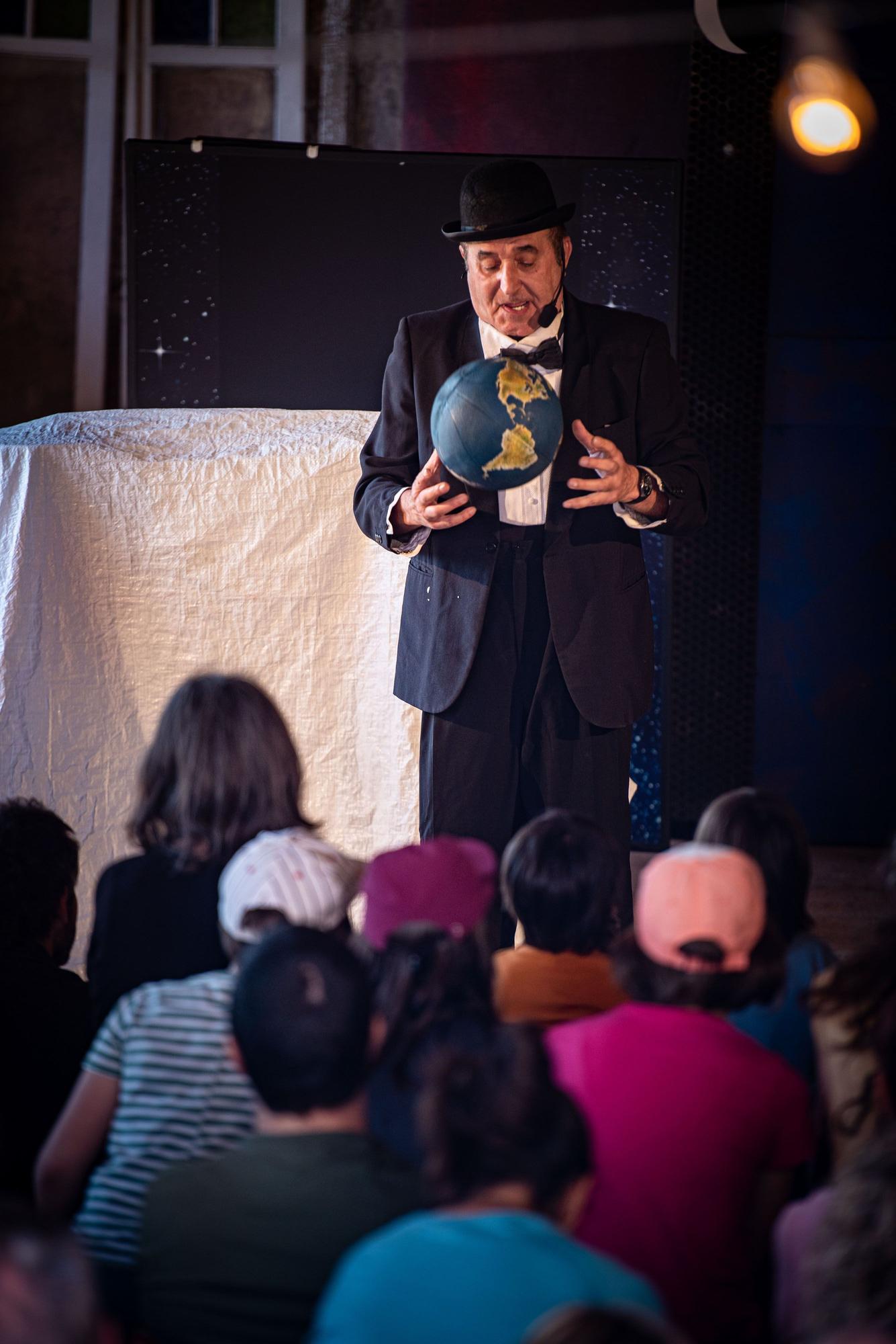 El retorn de Teatre Mòbil omple de rialles l'Era de Can Cuques