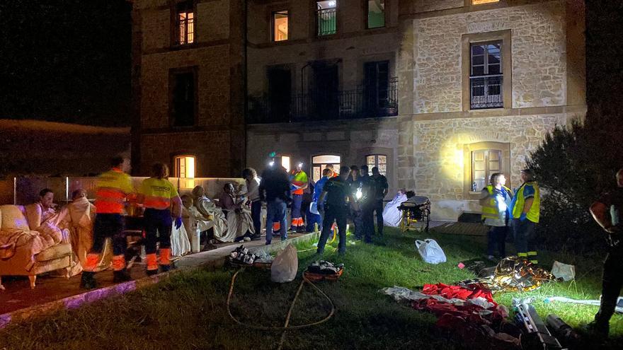 Muere una mujer de 76 años y tres personas resultan heridas graves en un incendio en la residencia de ancianos de Leceñes, en Siero