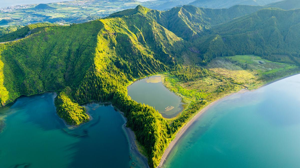 Los Açores, con sus nueve islas, ofrecen uno de los paisajes naturales más sorprendentes de Portugal
