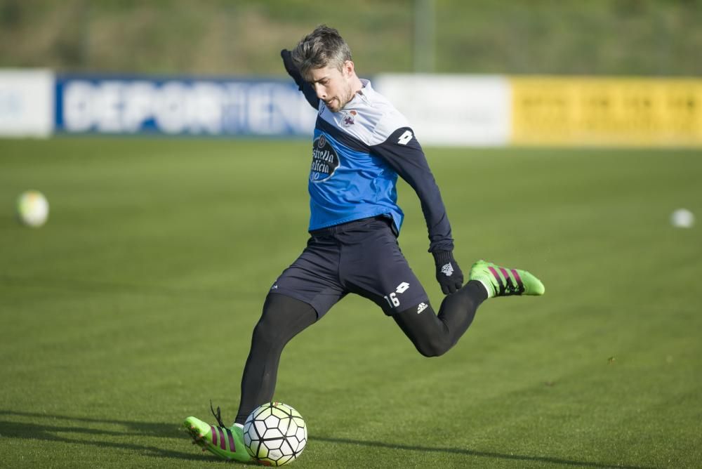 Lucas Pérez comienza la semana con el grupo