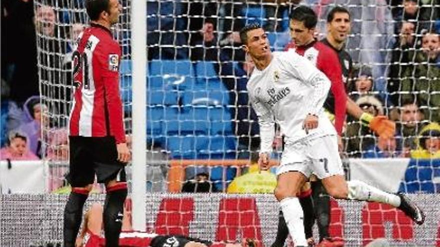 Cristiano Ronaldo, autor de dos gols, va ser decisiu perquè el Reial Madrid guanyés un combatiu Athletic.