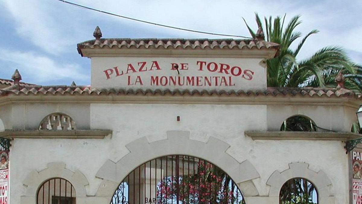 Entrada principal de la plaza de toros de Muro.