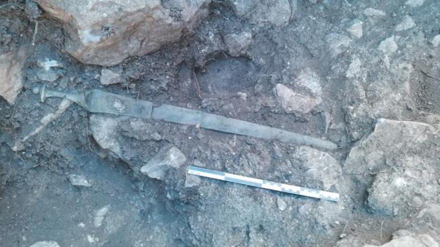 Encuentran una espada del 1200 A.C. en el Talaiot de ses Abelles en Puigpunyent