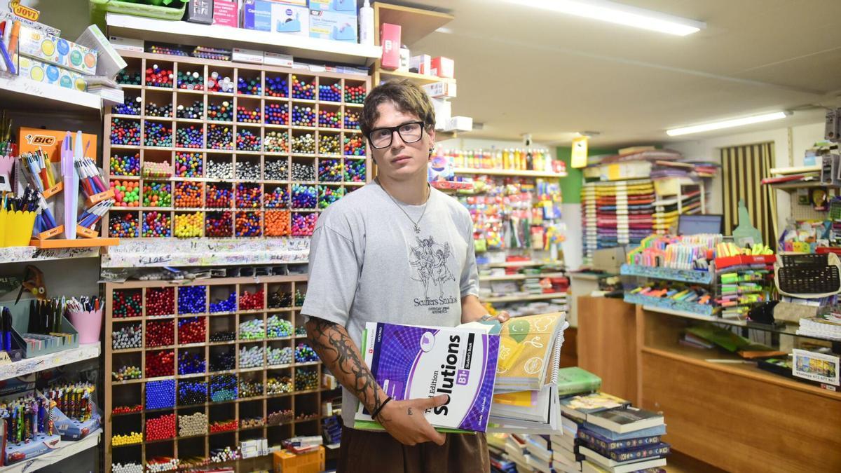 Víctor Galán, empleado de la librería Azeta.