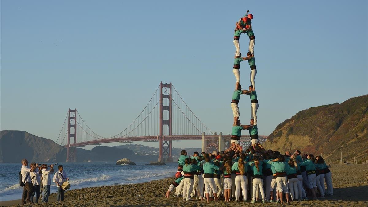 zentauroepp50328017 la torre de 7 plantada a baker beach  amb el golden gate de 191011114947