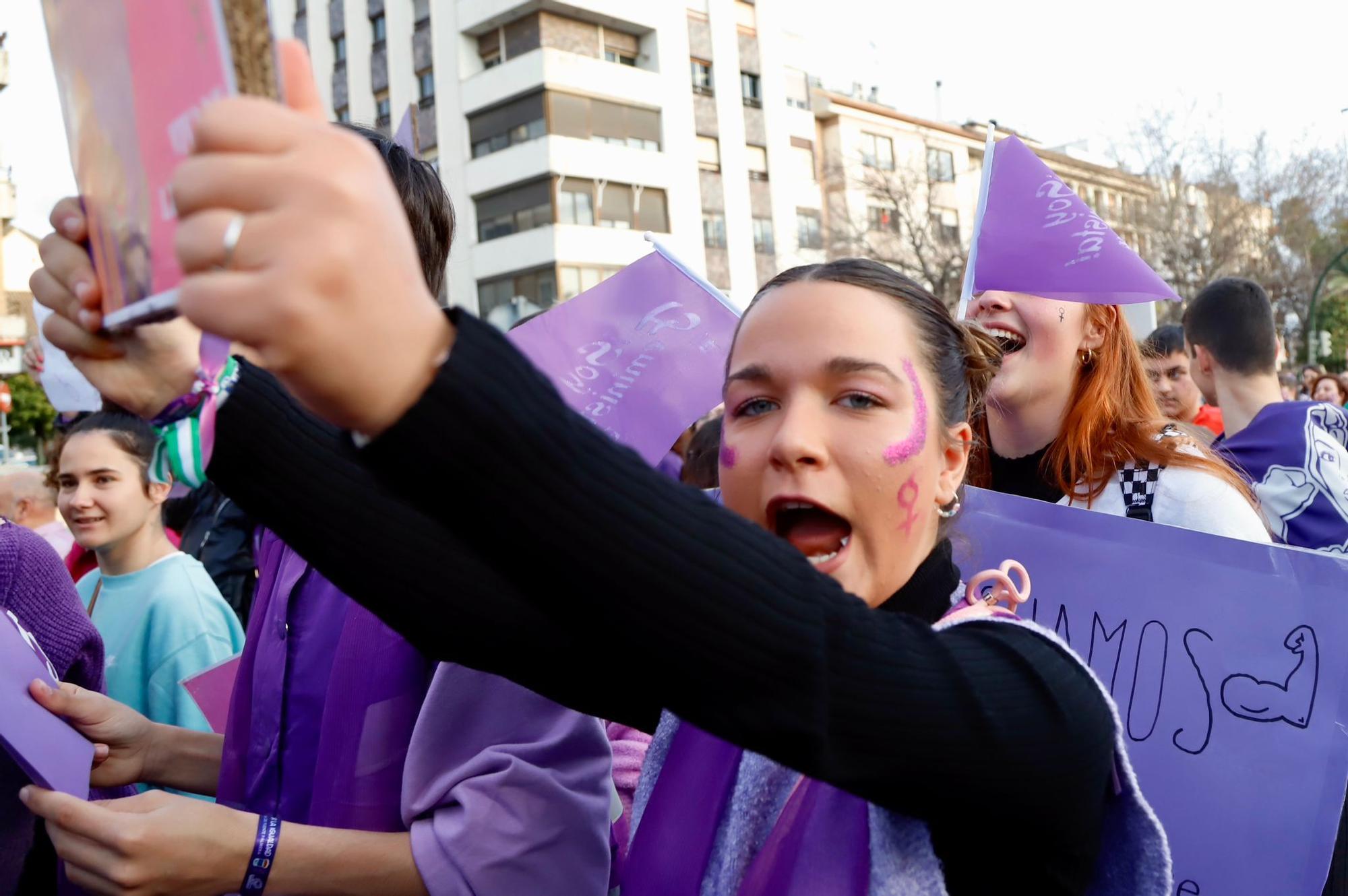 La manifestación del 8M recorre las calles de Córdoba