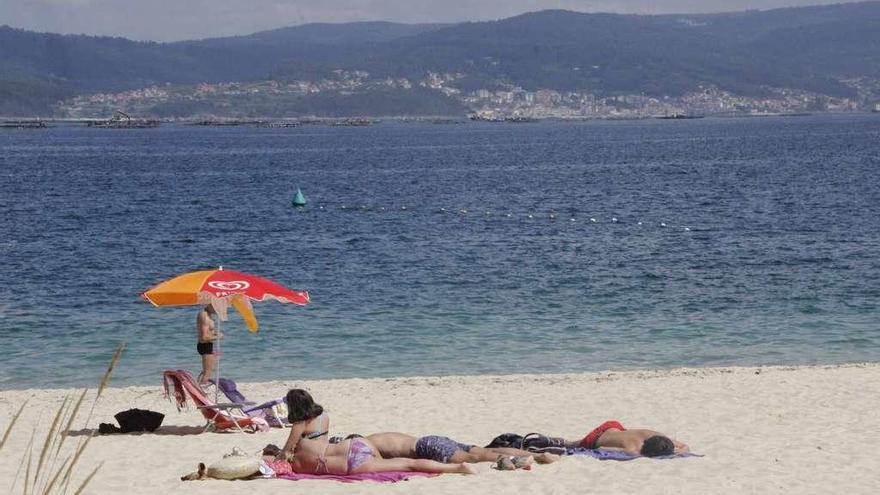 El PP critica que el balizamiento de la playa de Portomaior resulta &quot;escaso&quot;. // Santos Álvarez