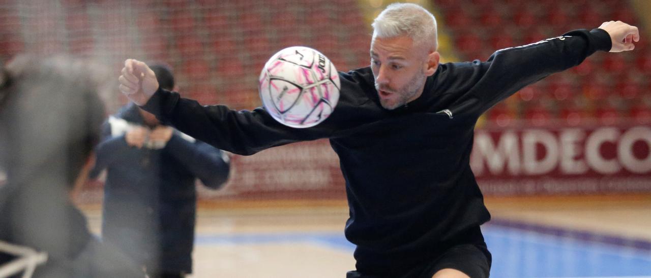 Miguelin, en una sesión de entrenamiento del Córdoba Futsal en Vista Alegre.