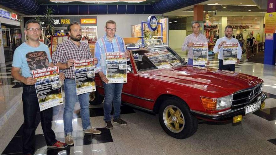 Representantes de O Toxo,el alcalde y gerente del Pontiñas en la presentación. // Bernabé/Javier Lalín