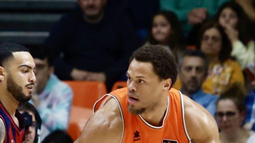 Justin Anderson en el partit contra Baskonia. | J. M. LÓPEZ