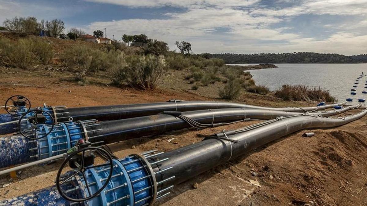 Punto de captación de agua en el embalse de La Colada.