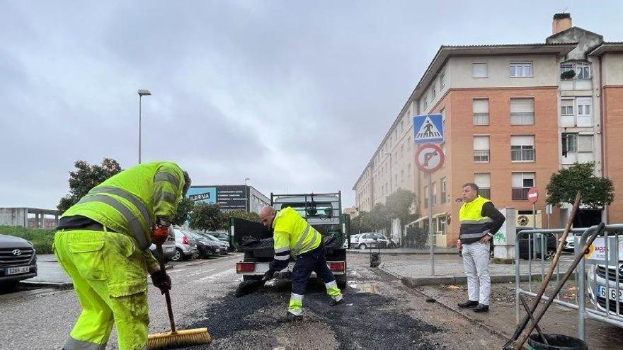 El Ayuntamiento de Córdoba inicia labores para reparar los baches y sovacones causados por las últimas borrascas