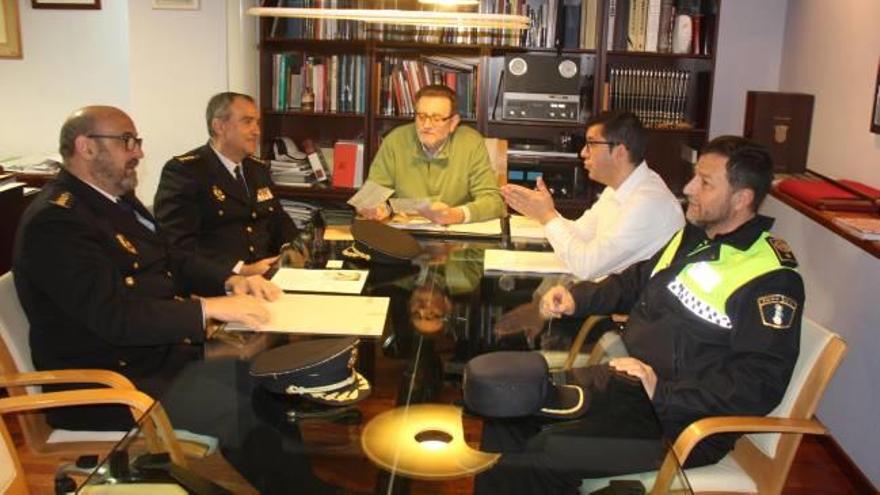 Ros se reúne con el Comisario Principal de la Policía  Nacional