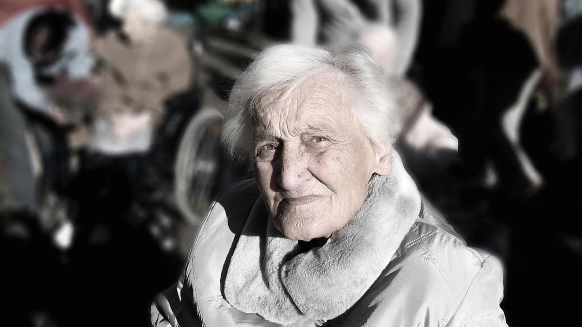 Imagen de archivo de una señora de avanzada edad