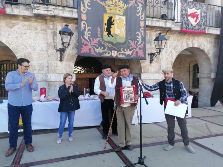 El desfile de carros de Toro, colofón de la Fiesta de la Vendimia