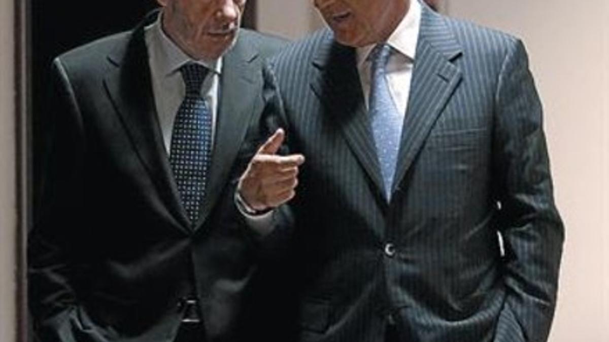 Rubalcaba y Duran Lleida, ayer en los pasillos del Congreso.