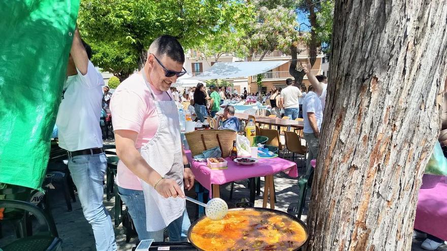 Lleno absoluto en las paellas de Sant Marc en Sineu: “El secreto de una buena paella es dedicación, buenos ingredientes y amor”