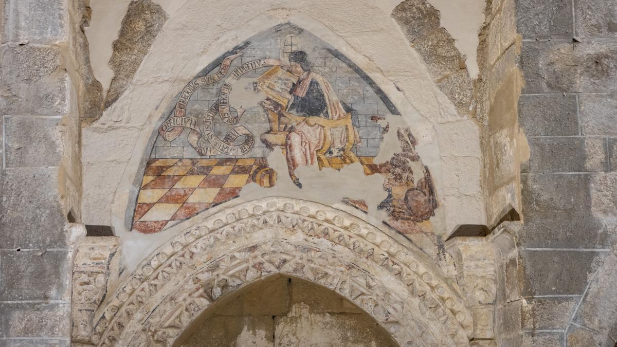 Pintura mural descubierta en la iglesia de Santa María tras su rehabilitación.