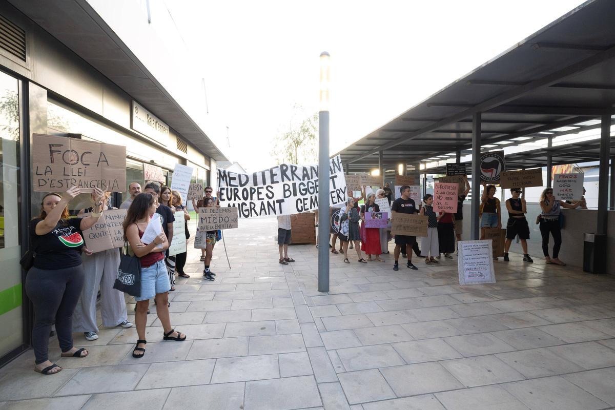 Todas las imágenes de la concentración en Ibiza en solidaridad con Ceuta Todas las imágenes de la concentración en Ibiza en solidaridad con Ceuta