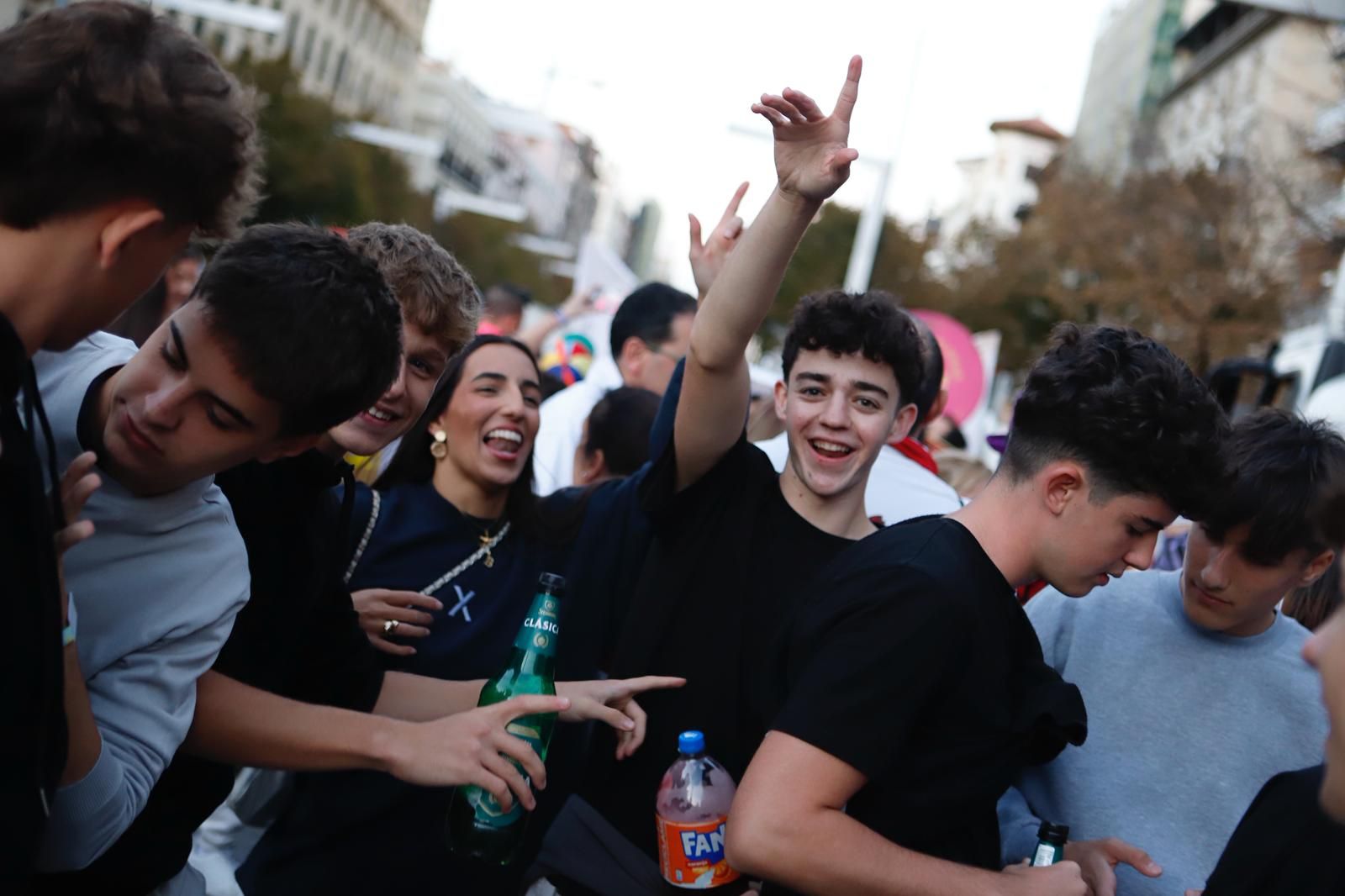 En imágenes | Las peñas de Zaragoza invaden el centro para el maratón de charangas