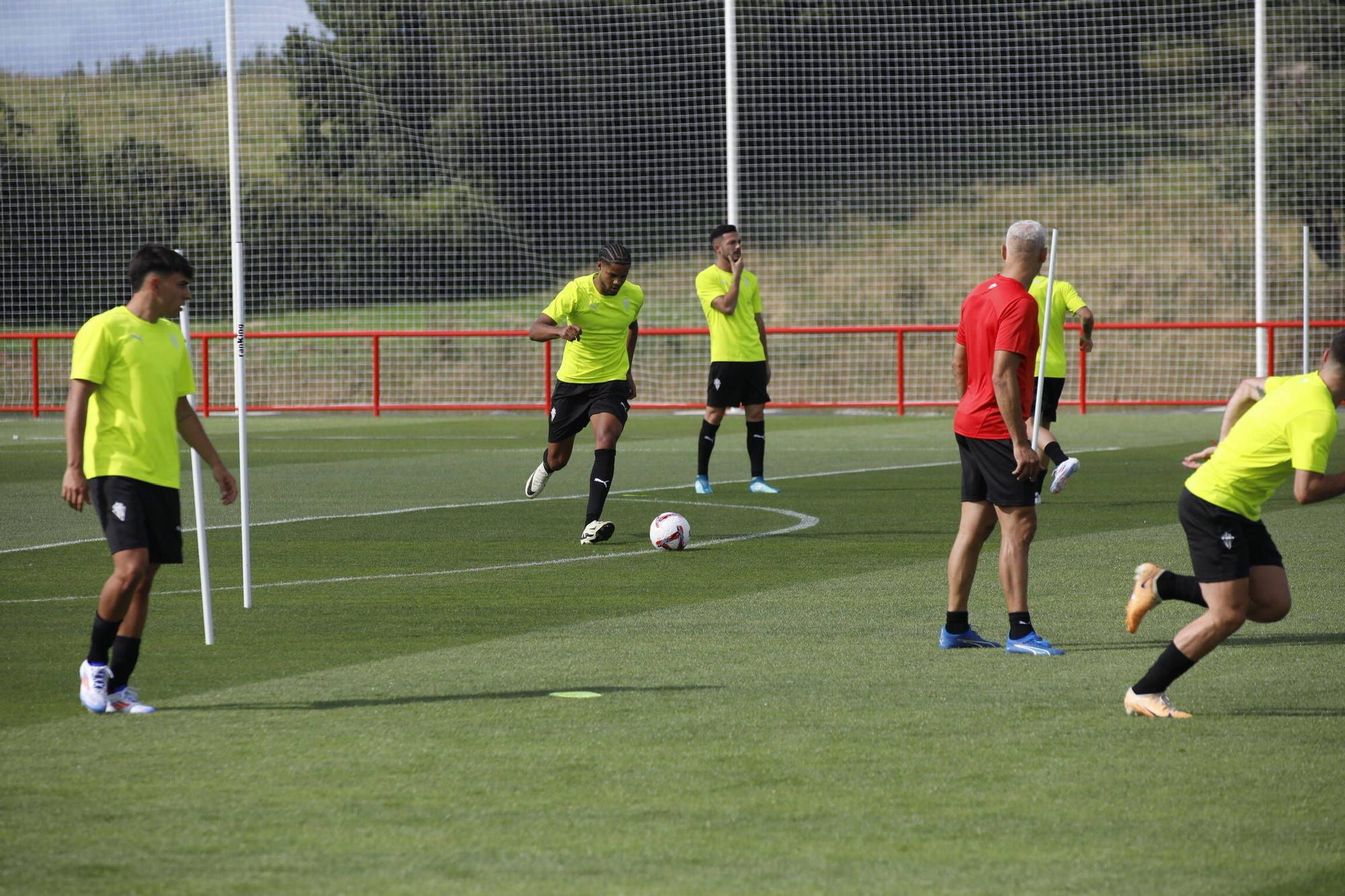 Así fue el primer entrenamiento de la era Albés en el Sporting (en imágenes)