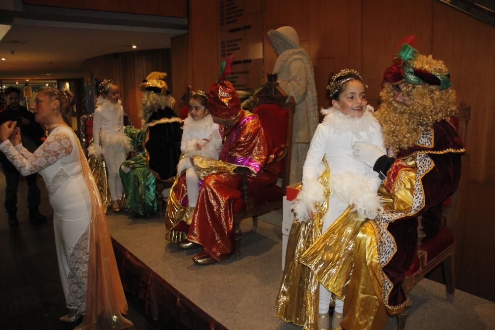 La cabalgata de los Reyes Magos en Cangas // Santos Álvarez