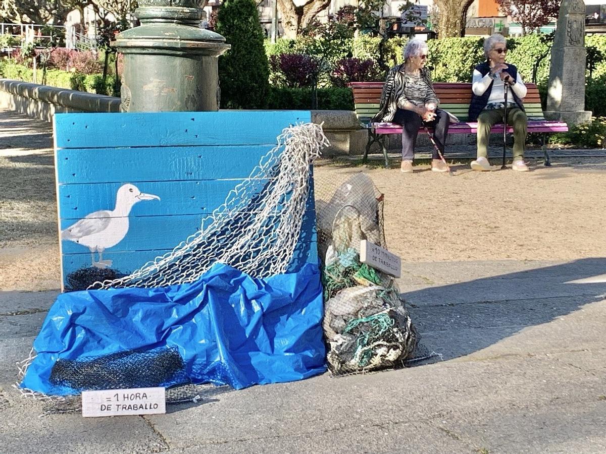 Una de las obras que pueden contemplarse en el certamen Artelixo en la Alameda de Redondela.
