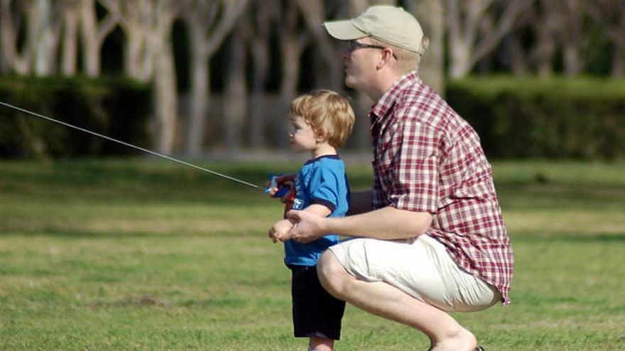 Paternidad. Según Winterhoff, los ´nuevos padres´ evitan su rol de educadores.