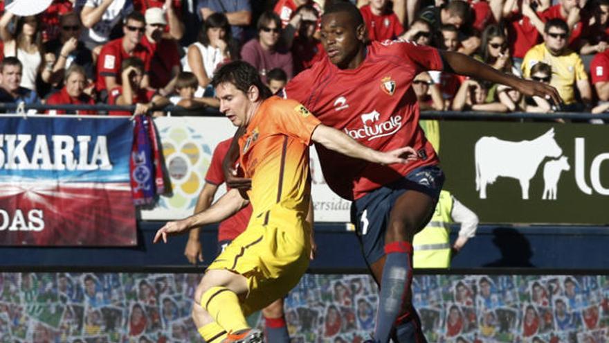 Messi salva al Barça en Pamplona