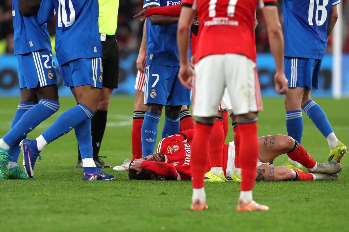 Bruma se duele en el suelo.